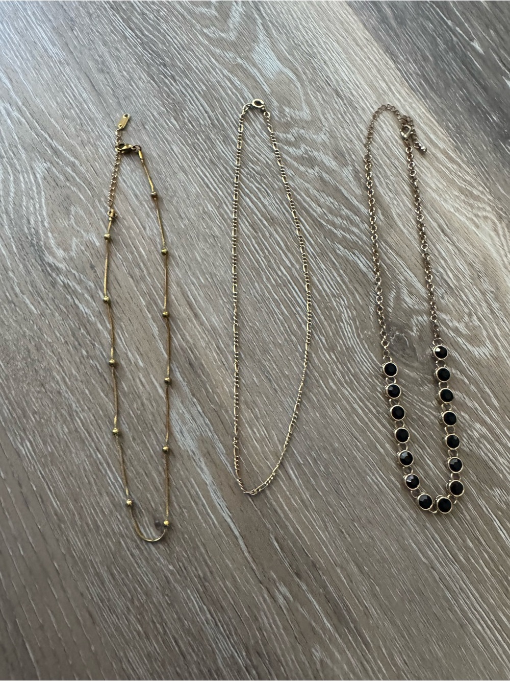 Lot of 3 gold tone women’s fashion necklaces